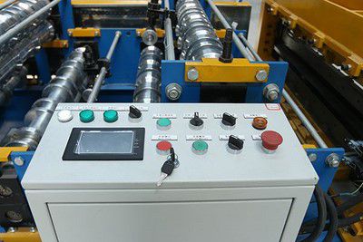 يمكن اختيار نظام التحكم PLC من شركة Schneider، Siemens، وDelta. 